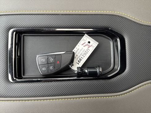 Used 2022 Chevrolet Silverado 1500 ZR2 w/ Technology Package image 26