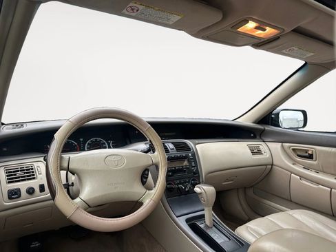 Used 2001 Toyota Avalon XLS image 12