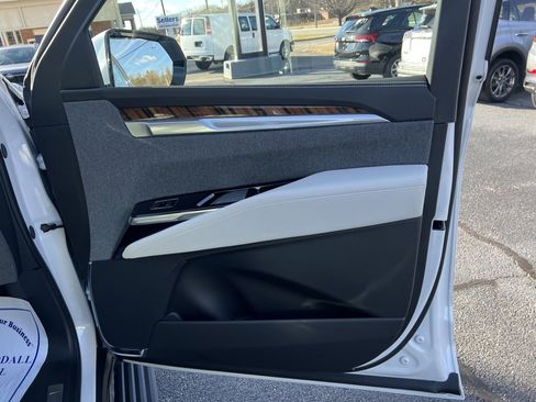 Certified 2025 Cadillac Escalade Sport Platinum image 13