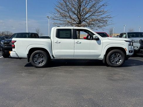 New 2025 Nissan Frontier SV w/ SV Convenience Package image 2