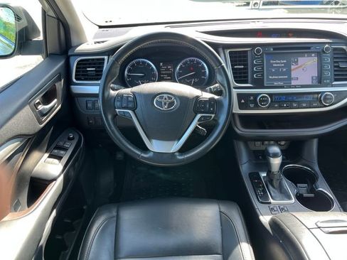 Used 2018 Toyota Highlander XLE AWD/4WD image 12