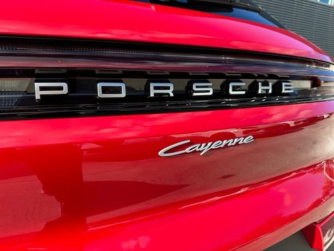 Certified 2026 Porsche Cayenne AWD/4WD image 14