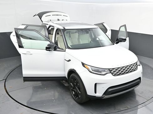 Used 2025 Land Rover Discovery S AWD/4WD image 32