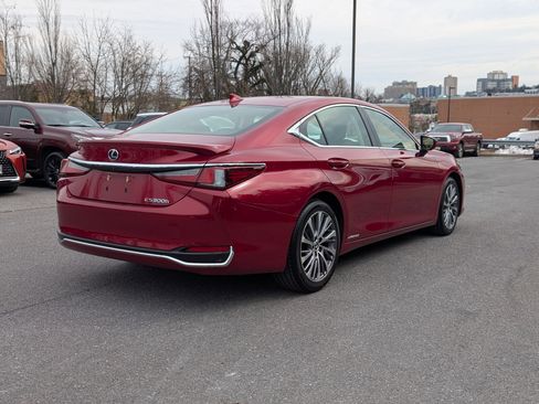 Used 2019 Lexus ES 300h w/ Premium Package image 3
