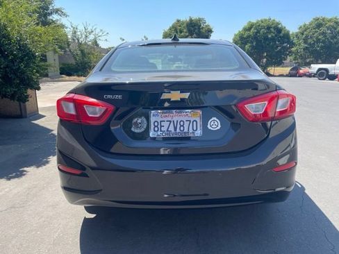 Used 2018 Chevrolet Cruze LS FWD image 5