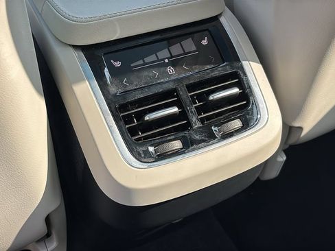 Certified 2024 Volvo XC90 B6 Plus w/ Protection Package Premier AWD/4WD image 8