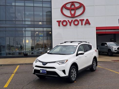 Used 2018 Toyota RAV4 LE AWD/4WD image 1