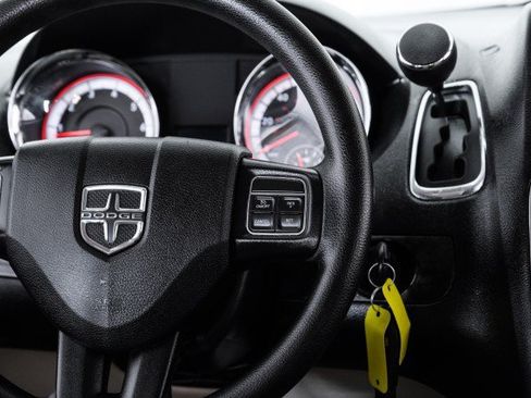 Used 2018 Dodge Grand Caravan SE w/ UConnect Hands-Free Group FWD image 16