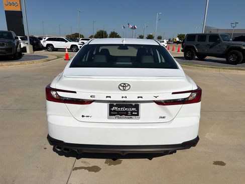 Used 2025 Toyota Camry SE FWD image 4