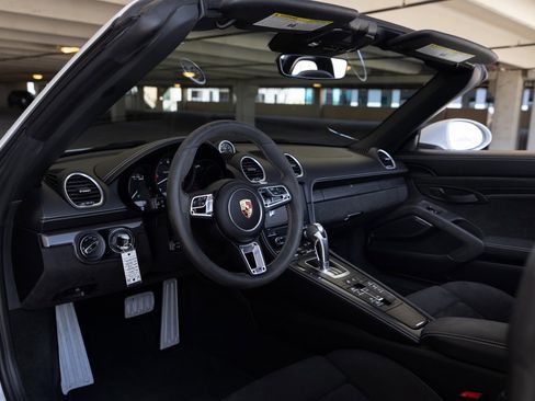 Used 2021 Porsche 718 Boxster Spyder RWD image 48