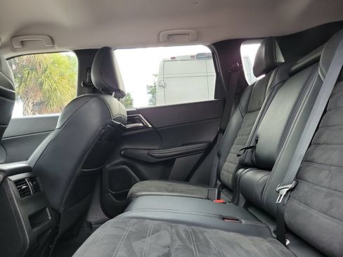 Used 2024 Mitsubishi Outlander SE Black Edition AWD/4WD image 19