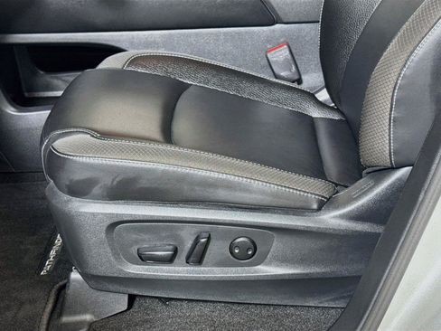 Used 2025 Nissan Pathfinder SL FWD image 18