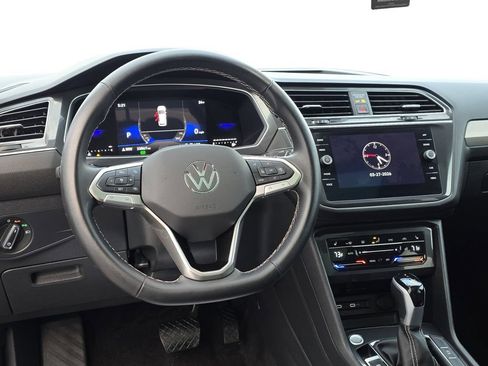 Used 2024 Volkswagen Tiguan SE FWD image 17