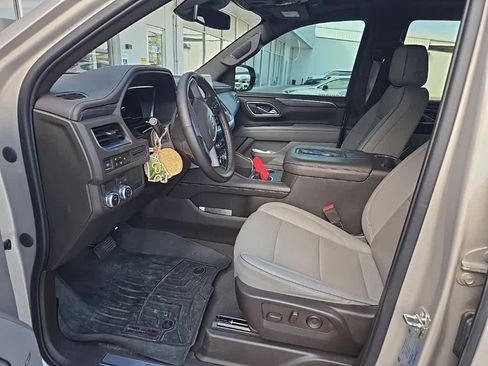 Used 2023 GMC Yukon SLT w/ SLT Premium Package RWD image 9