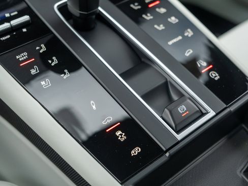 New 2026 Porsche Macan GTS AWD/4WD image 29