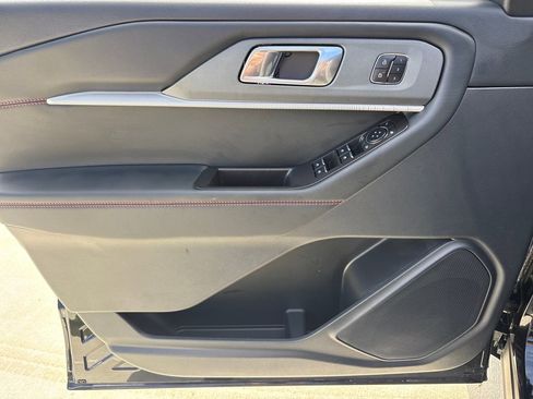 Used 2025 Ford Explorer ST image 28