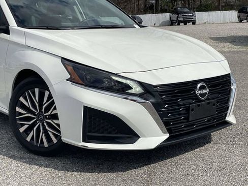 Used 2025 Nissan Altima 2.5 SV image 8