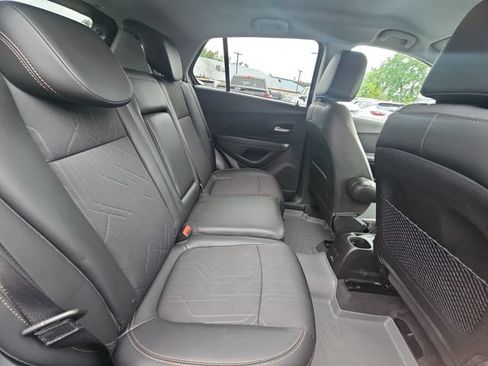 Used 2020 Chevrolet Trax LT w/ LT Convenience Package FWD image 29