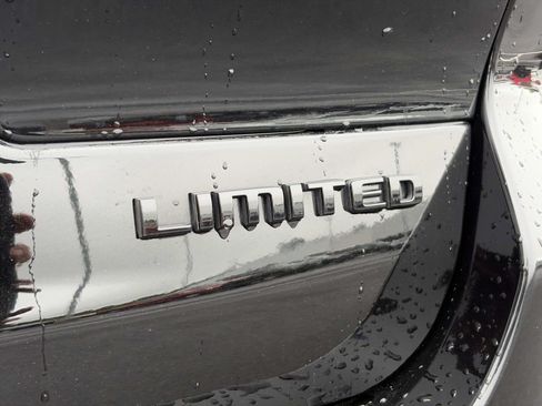 Used 2025 Jeep Grand Cherokee L Limited w/ Black Appearance Package AWD/4WD image 8