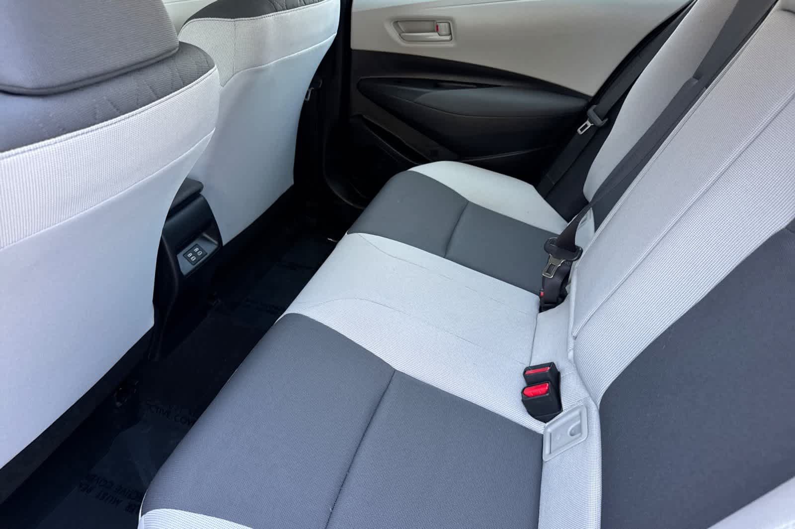 Certified 2025 Toyota Corolla LE FWD image 4