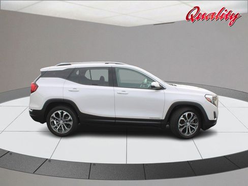 Used 2021 GMC Terrain SLT image 2