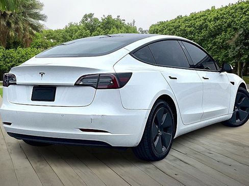 Used 2021 Tesla Model 3 Standard Range Plus image 2