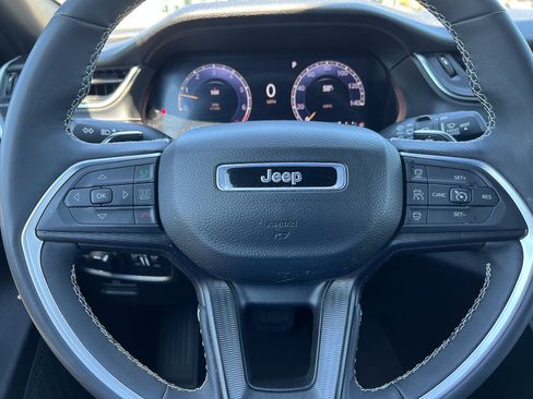 Used 2024 Jeep Grand Cherokee L Altitude AWD/4WD image 21