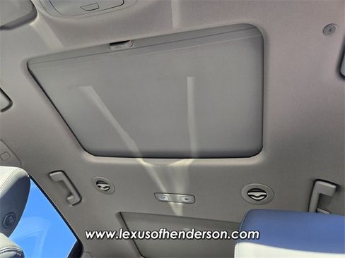 Used 2020 Buick Enclave Premium w/ Sun and Sites Package image 11