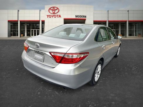 Used 2015 Toyota Camry LE FWD image 5