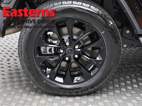 Used 2025 Jeep Wrangler Unlimited Sahara image 30