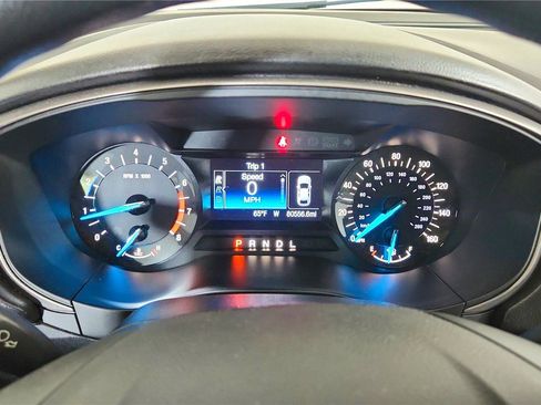 Used 2017 Ford Fusion SE image 39