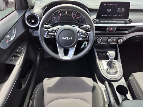 Used 2024 Kia Forte LXS FWD image 11