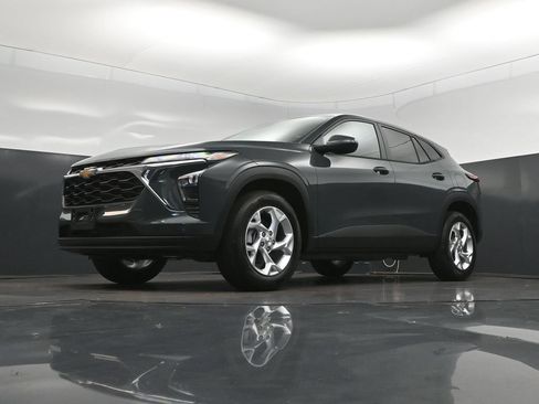 New 2026 Chevrolet Trax LS w/ LS Convenience Package FWD image 38