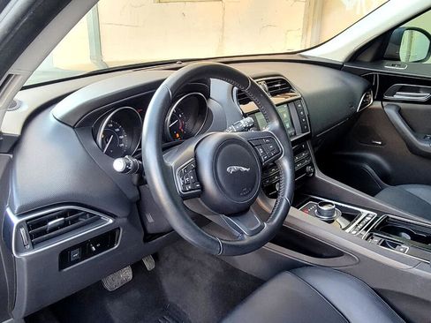 Used 2018 Jaguar F-PACE Premium image 14