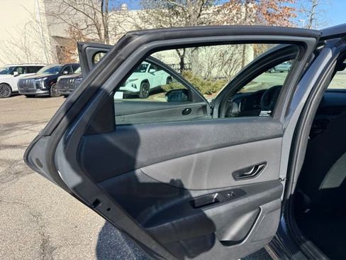 Certified 2025 Hyundai Elantra Sport image 36