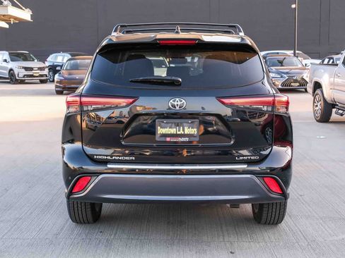 Used 2023 Toyota Highlander Limited FWD image 5