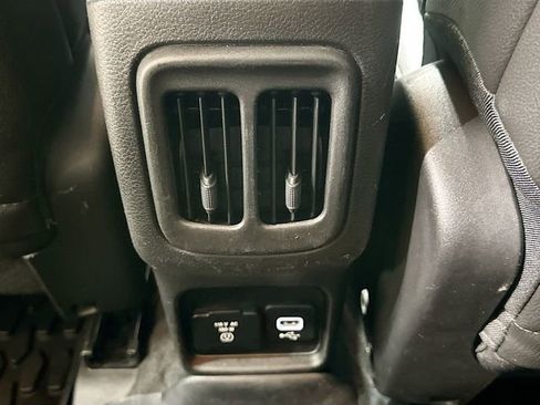 Used 2019 Jeep Compass Latitude image 25