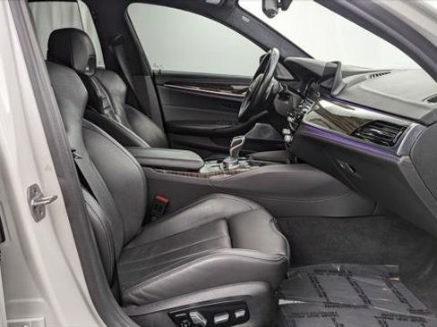 Used 2018 BMW M5 image 22