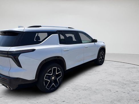 Used 2025 Chevrolet Traverse High Country FWD image 30
