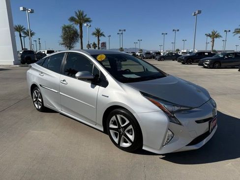 Used 2017 Toyota Prius Three Touring FWD image 3