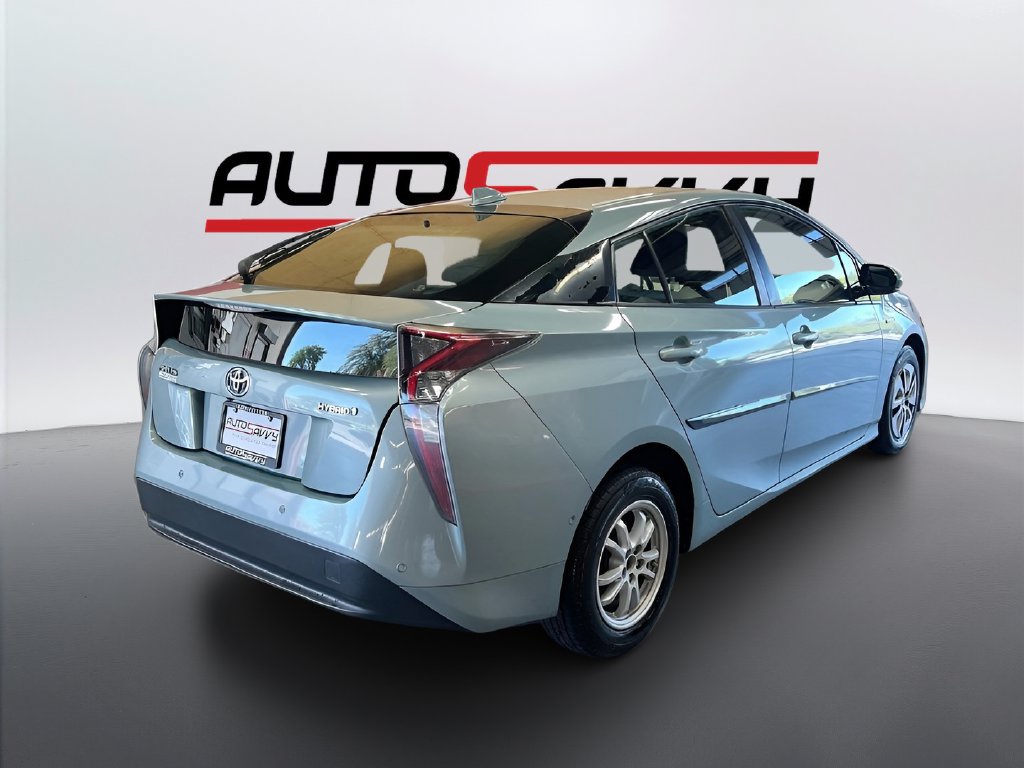 Used 2017 Toyota Prius Four w/ Premium Convenience Package FWD image 7