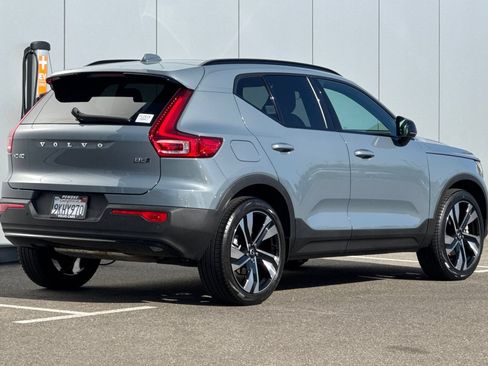 Used 2023 Volvo XC40 B5 Plus w/ Protection Package Premier AWD/4WD image 5