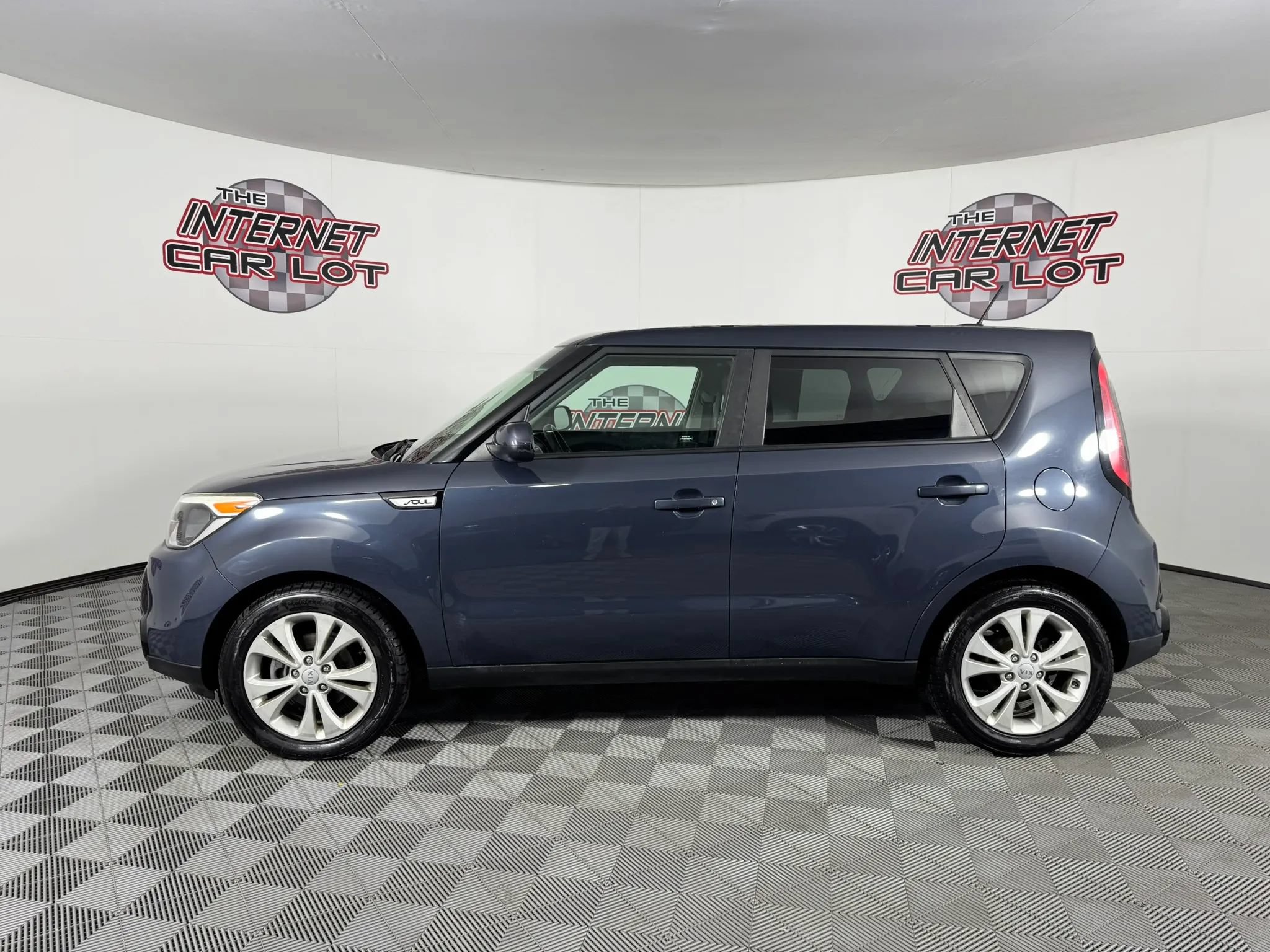 Used 2016 Kia Soul + FWD image 4