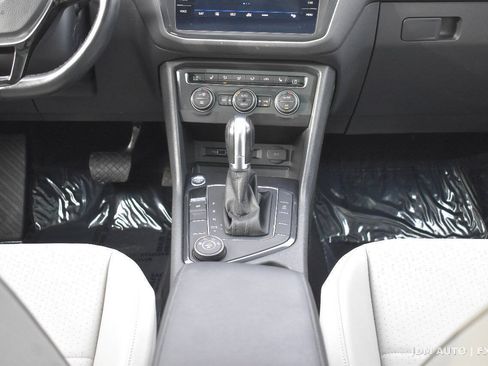Used 2019 Volkswagen Tiguan SE AWD/4WD image 29