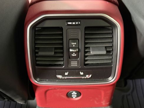 Used 2026 Porsche Macan AWD/4WD image 19