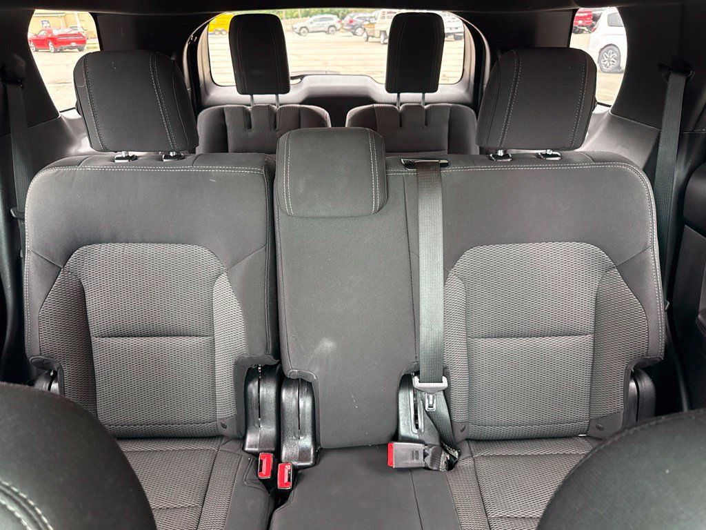 Used 2016 Ford Explorer XLT w/ Equipment Group 201A FWD image 30