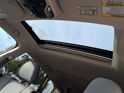 Certified 2025 Subaru Outback Limited image 5