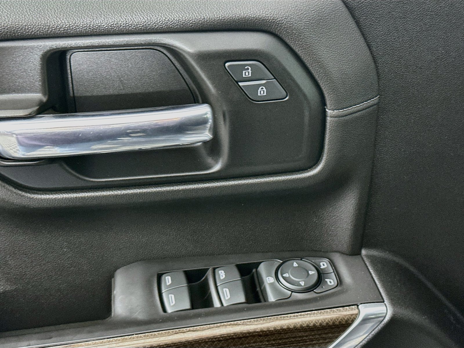 Used 2019 Chevrolet Silverado 1500 RST w/ True North Edition AWD/4WD image 19