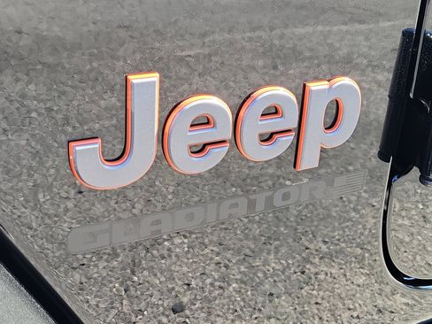 New 2025 Jeep Gladiator Mojave image 26