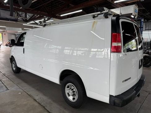 Used 2017 Chevrolet Express 2500 Extended RWD image 2